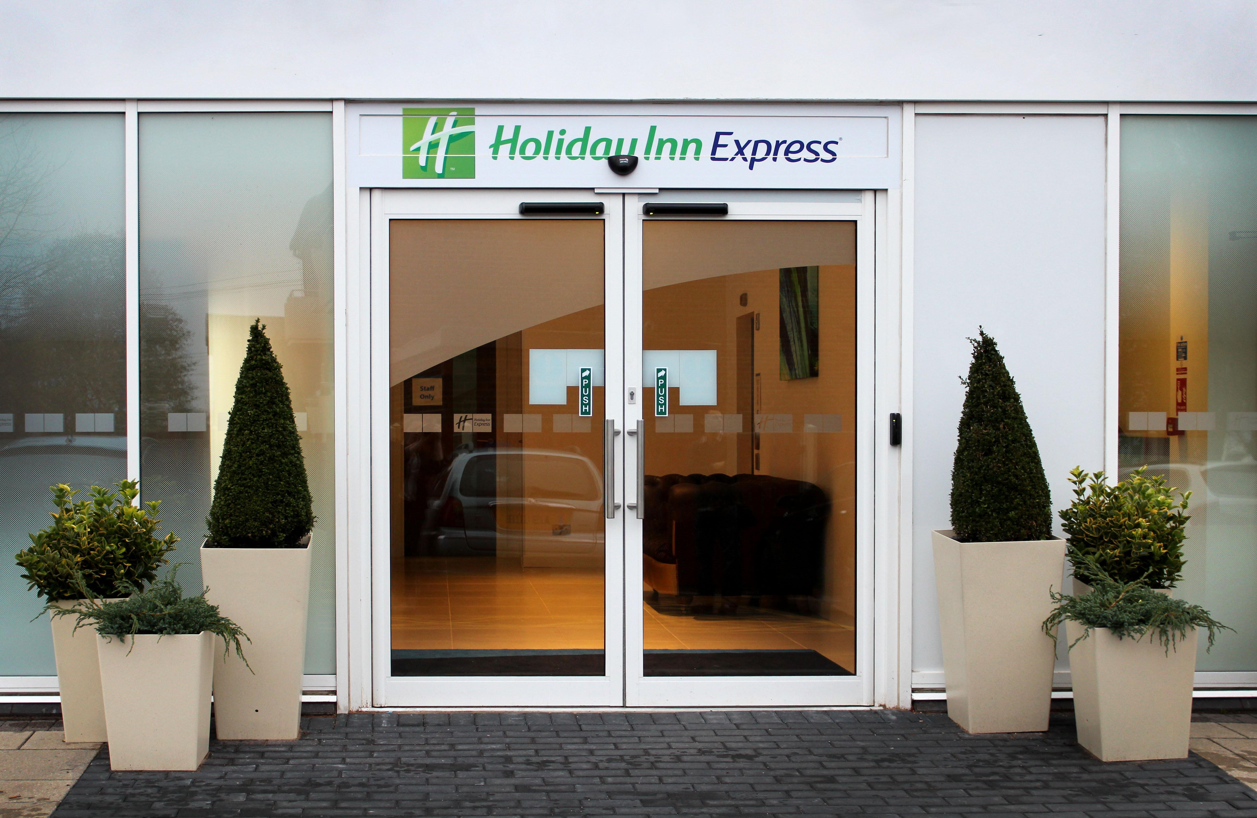 Express By Ihg Отель