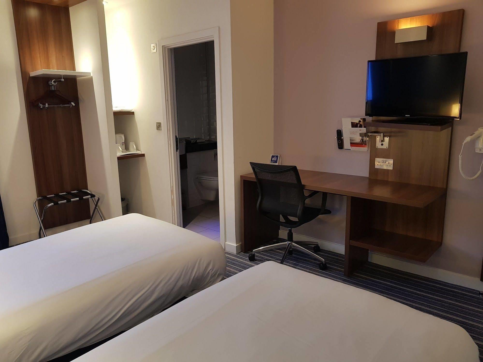 Express By Ihg Вэйкфильд